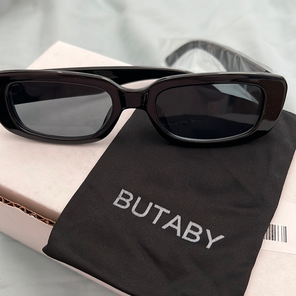 Butaby Accessories - New Butaby Womens Black Sunglasses
